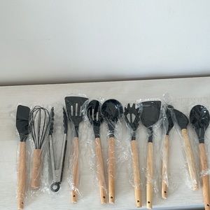 Silicone utensils set
